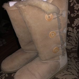 Uggs Boots size 9 in women.